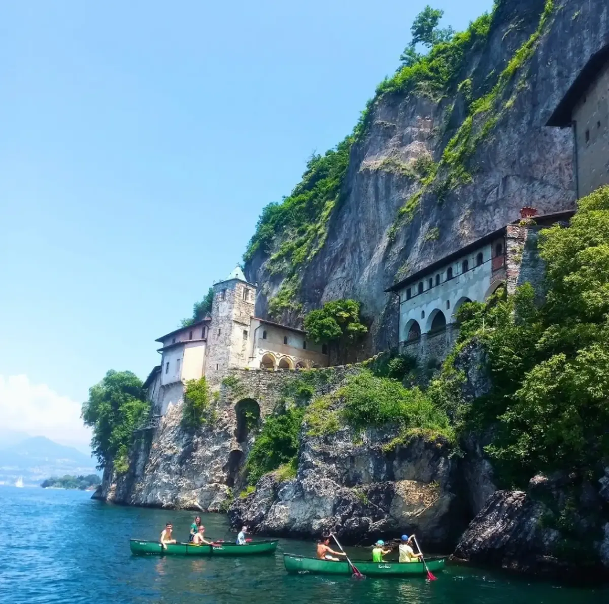Tour in canoa canadese a Santa Caterina sul Lago Maggiore - Transfer boat taxi Baveno/Stresa thumbnail 2
