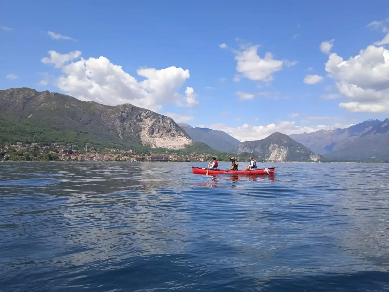 Tour in canoa sul Lago Maggiore alle Isole Borromee thumbnail 3