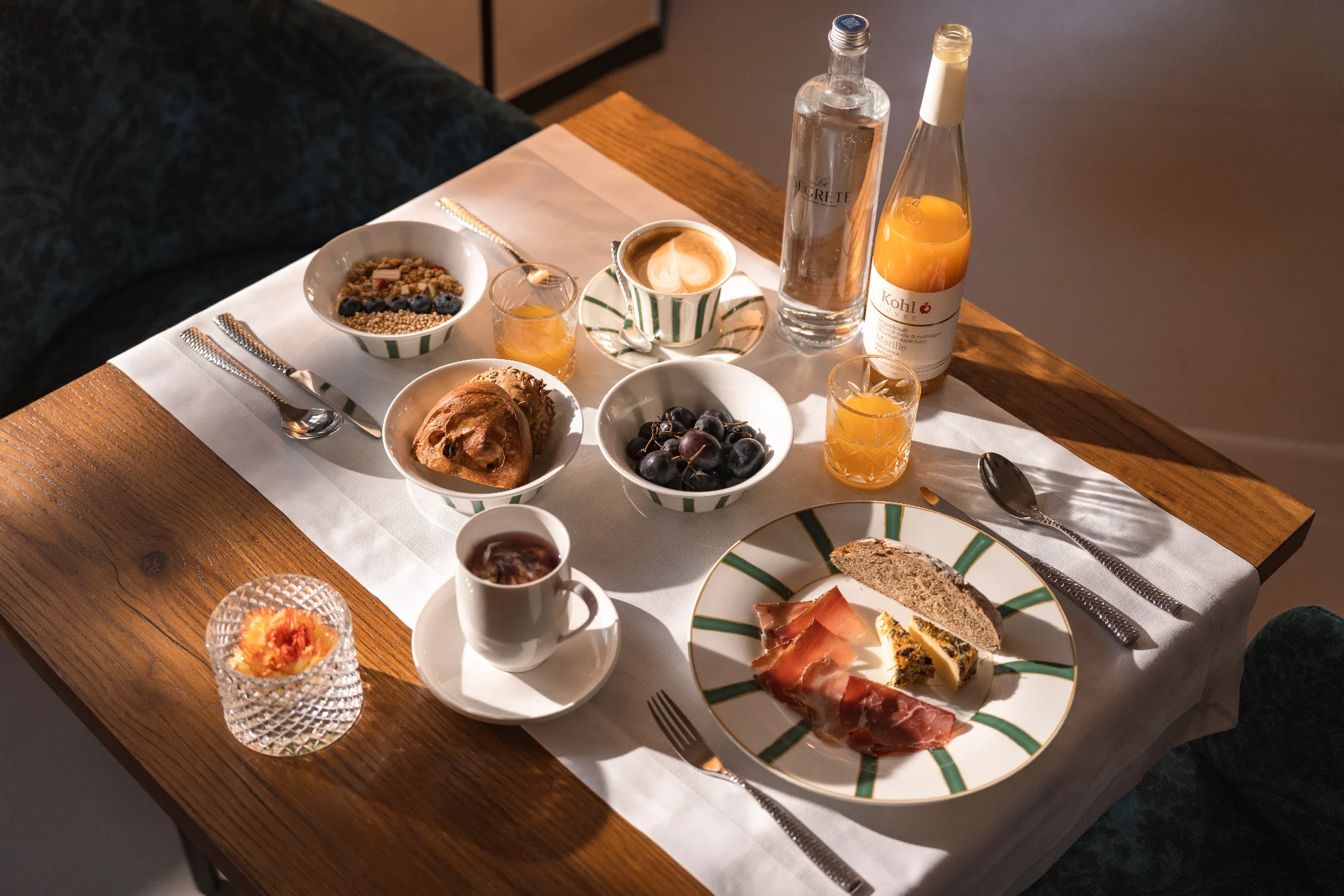 Breakfast at the Castle thumbnail 2