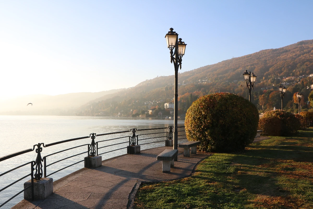 Tour al Tramonto: Visita Guidata serale di Baveno o Stresa (1 ora)