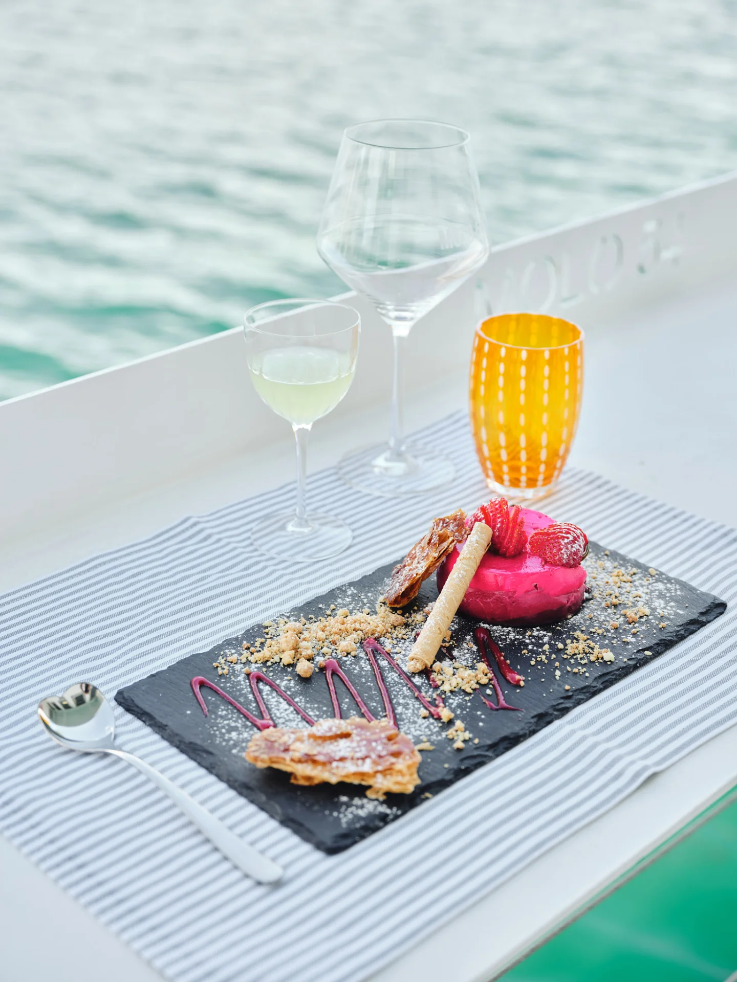 Boat Fish Dining Experience: A Journey Through Local Flavors thumbnail 9