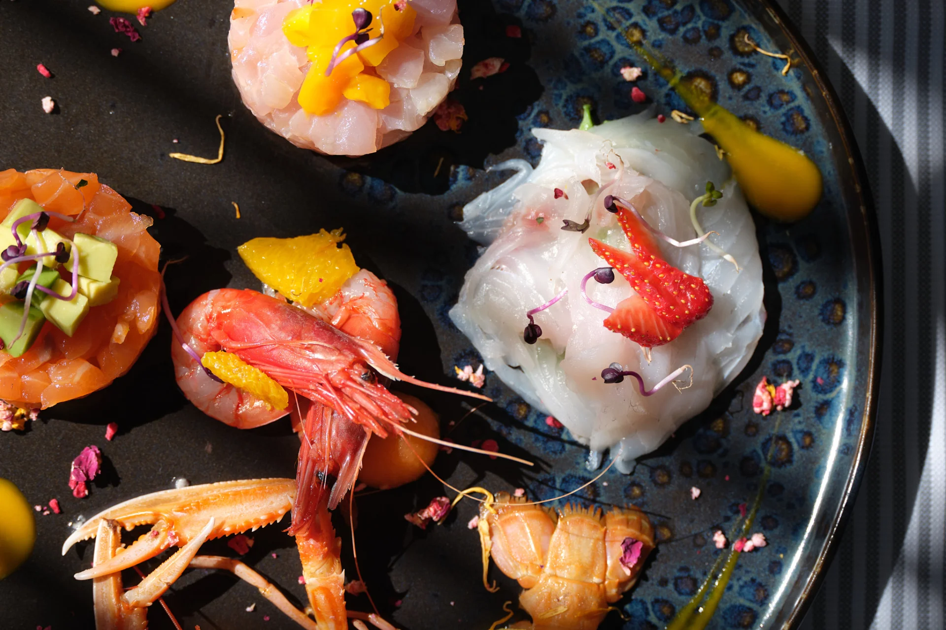 Boat Fish Dining Experience: A Journey Through Local Flavors thumbnail 3