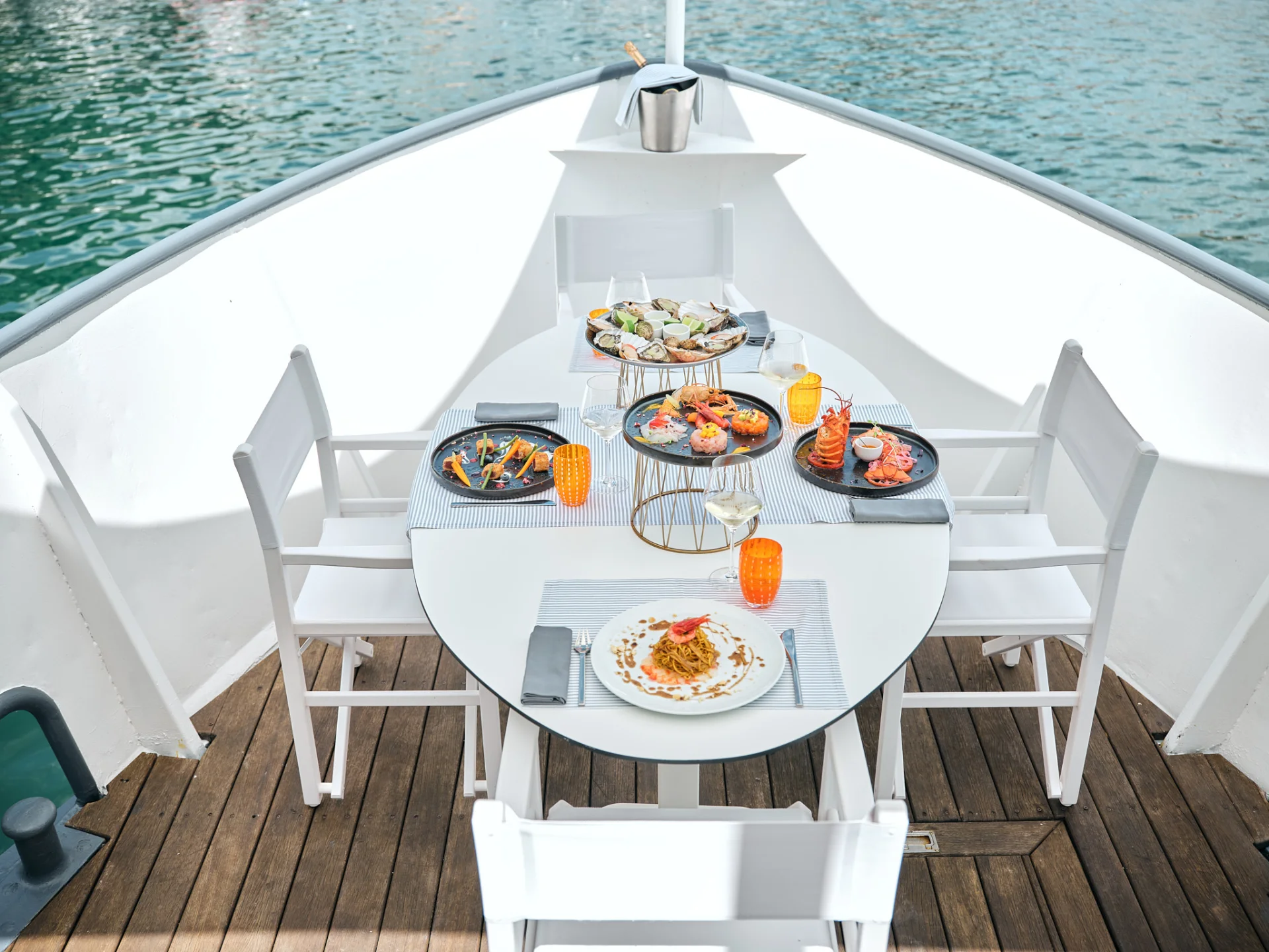 Boat Fish Dining Experience: A Journey Through Local Flavors thumbnail 2