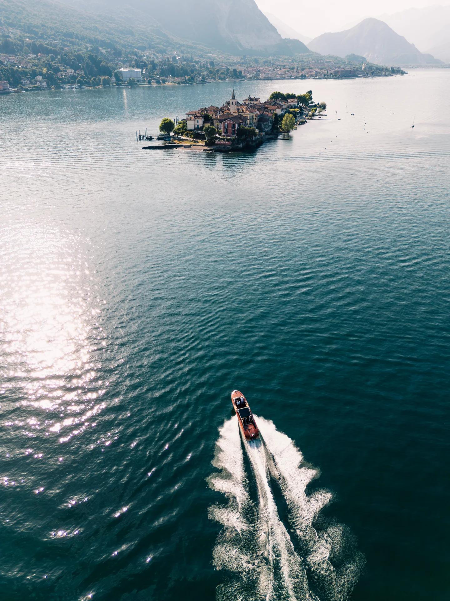 The Golden Hour - Tour Golfo Borromeo (1 hour)